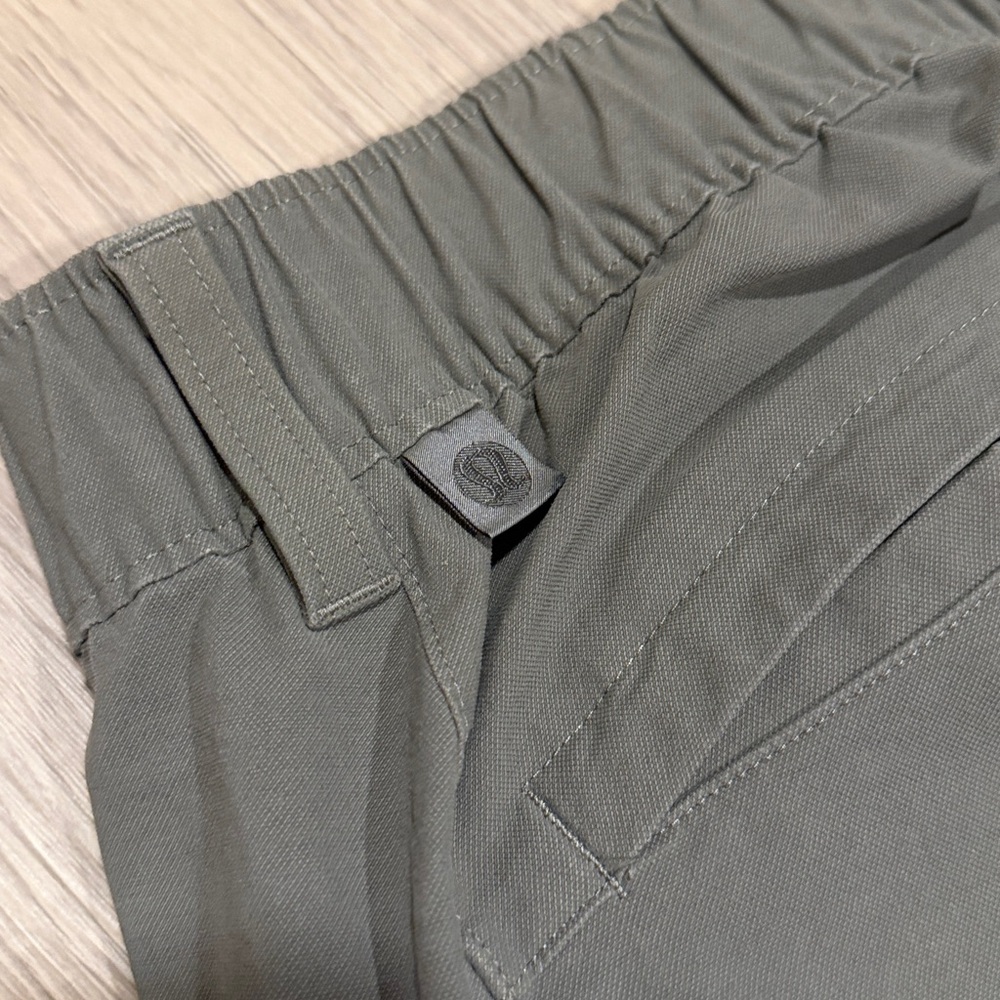 Men's Lululemon Cargo Pants - Picture 4 of 4